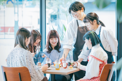 クリエイティブラウンジ