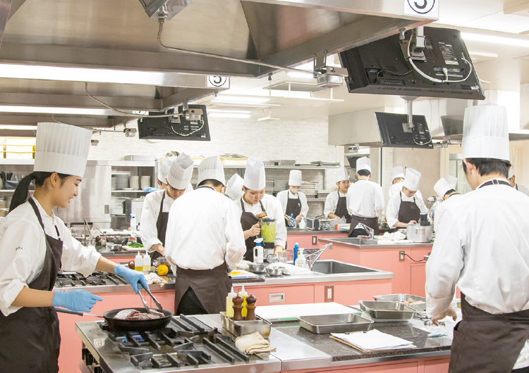 放課後、土日も実習室開放で練習し放題！