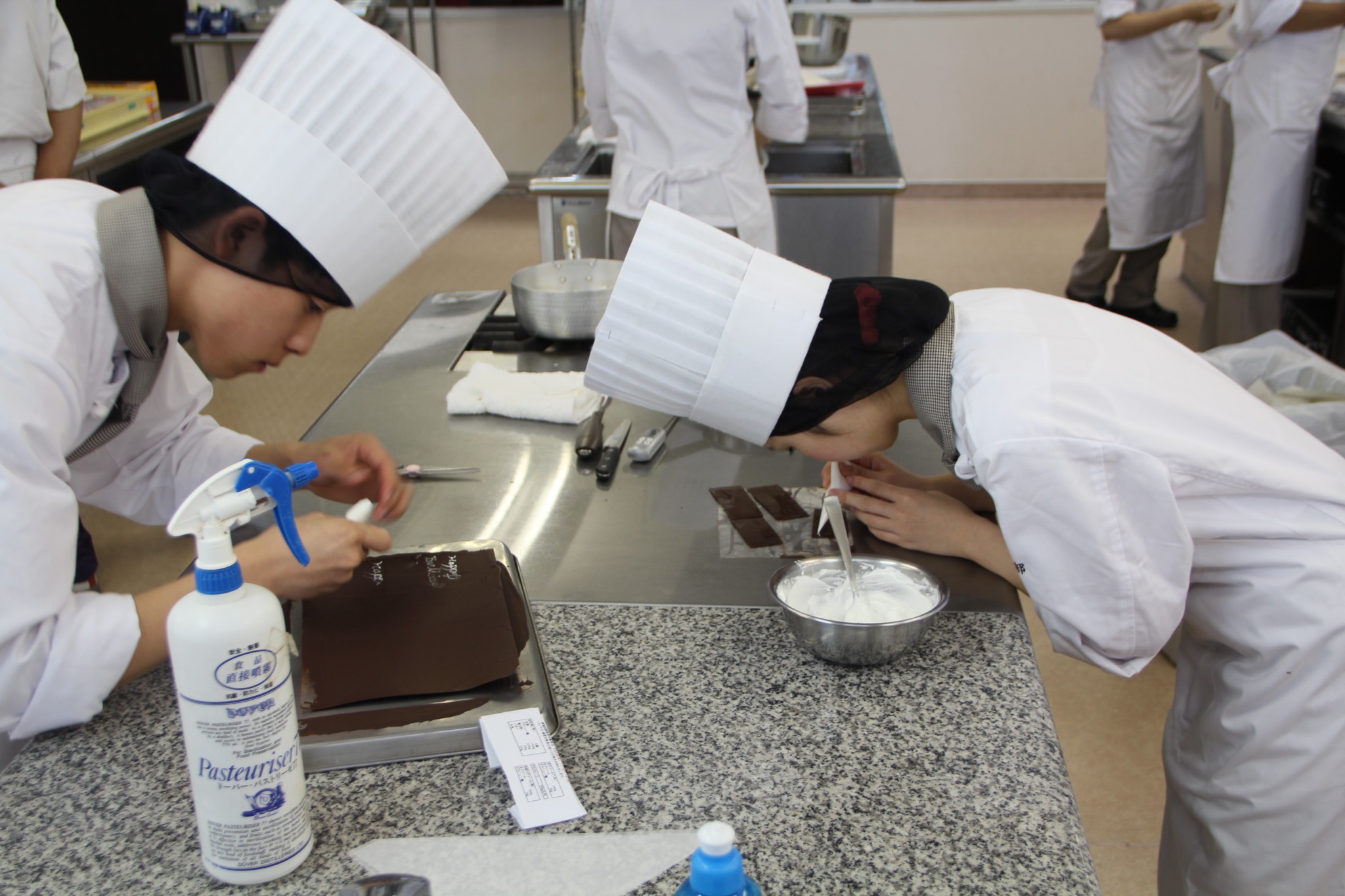 パティシエ科 第１回学内コンテスト 札幌ベルエポック製菓調理ウェディング専門学校 パティシエ シェフ カフェ業界のプロを目指す