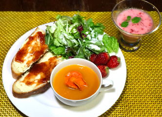 野菜スープとフルーツカクテル